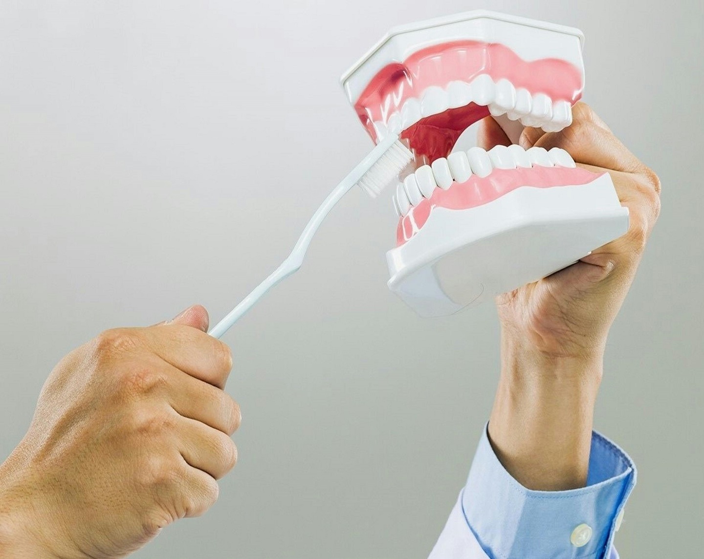Complete Guide to Daily Denture Care and Cleaning